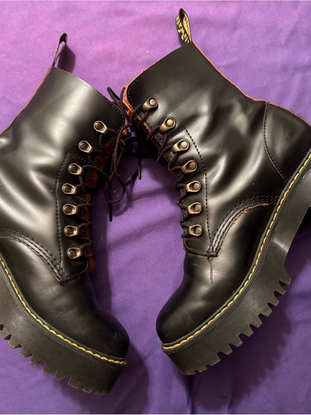 Dr. Martens Leona Black Vintage Smooth Leather Heeled Platform Boots - US 9